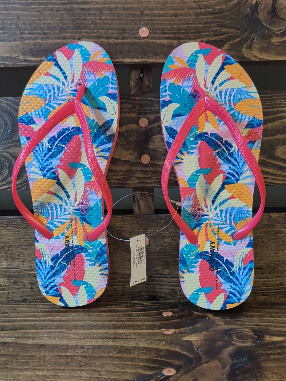 Women's Size 7 Old Navy Tropical Print Flip Flops with Pink Straps